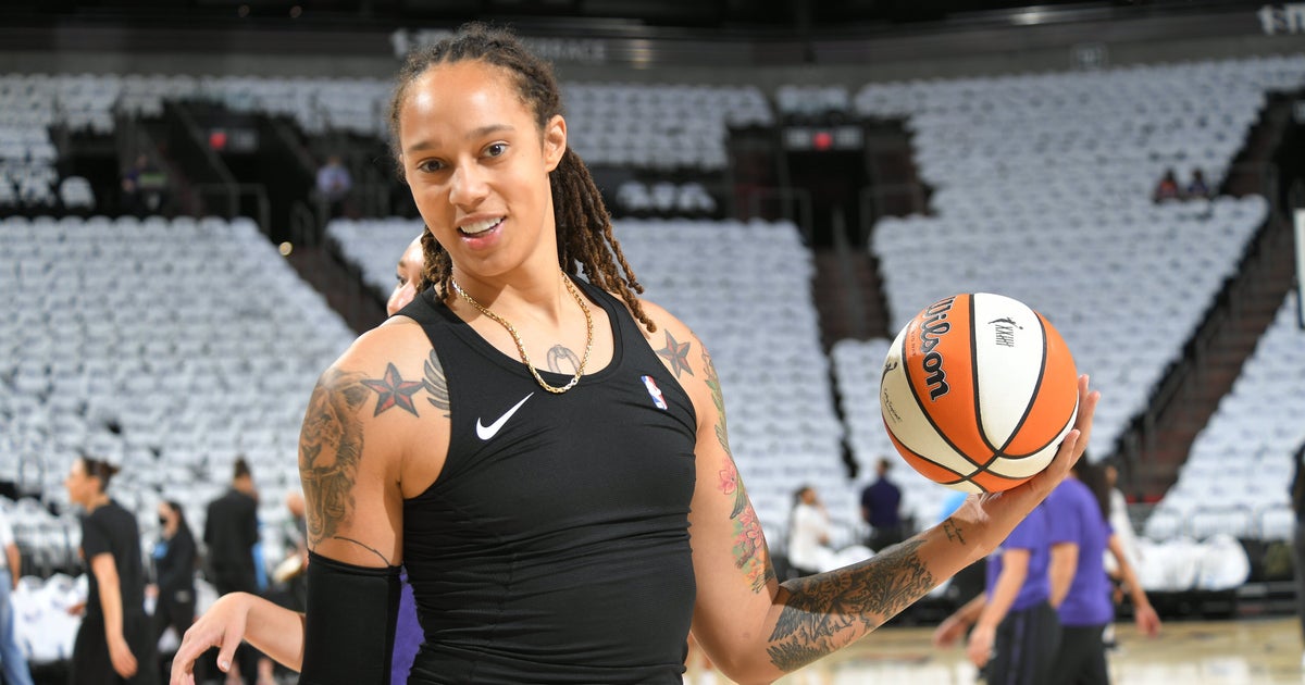 Brittney Griner Urges Supporters To Write Letters To Paul Whelan In Russian Prison Brittney Griner Urges Supporters To Write Letters To Paul Whelan In Russian Prison