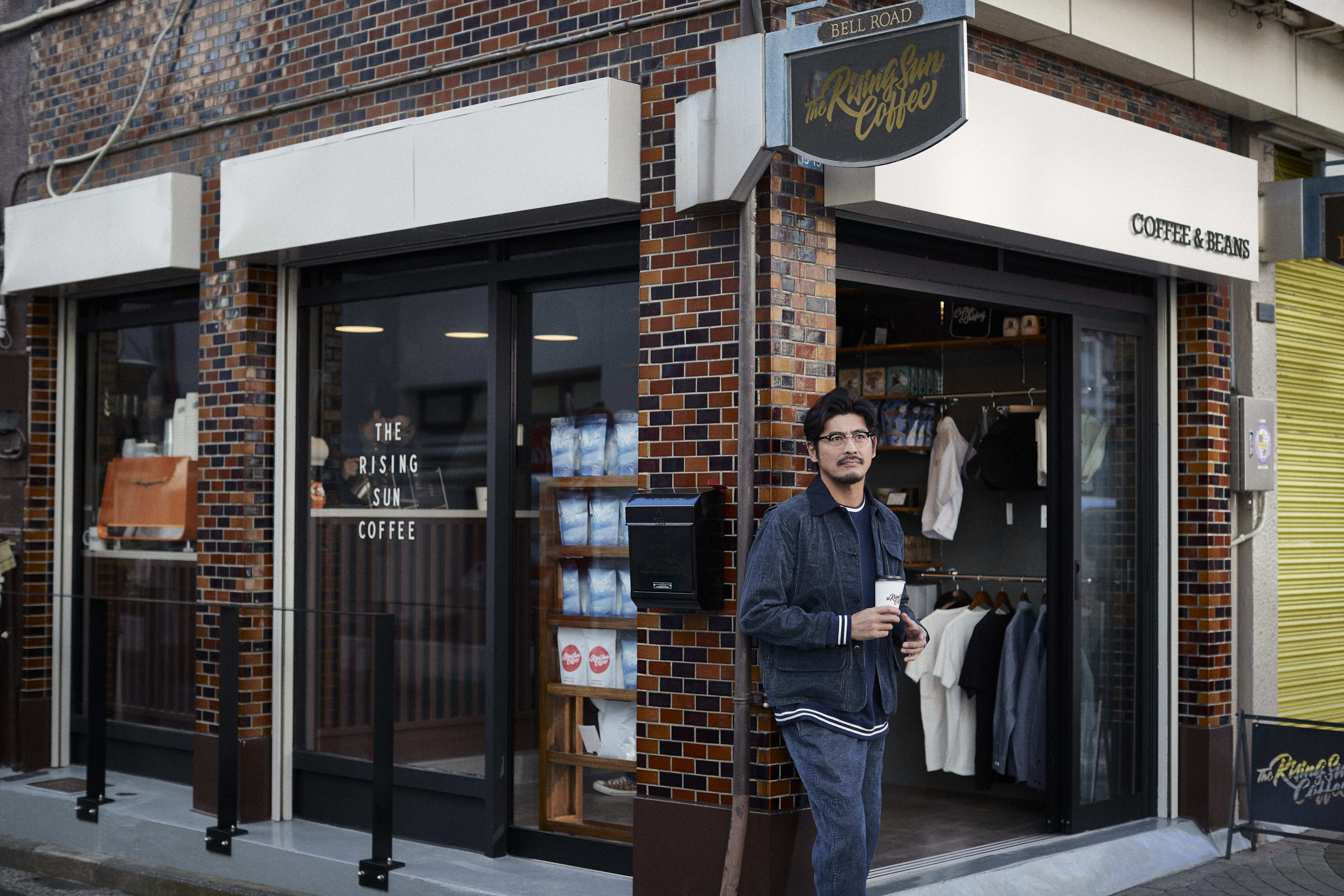 人生、喜ばせたもん勝ち」。坂口憲二さんのコーヒー店、3つ目は鶴見の