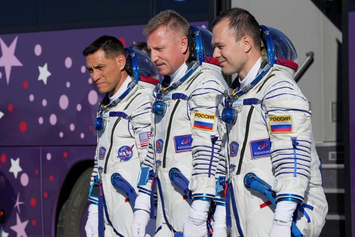 Ρούμπιο, Προκόπιεφ και Πέτελιν πριν επιβιβαστούν στις 21 Σεπεμβρίου στο Soyuz 