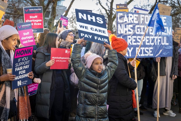 Nurses and supporters striking on a picket line outside St Thomas Hospital on the 20th of December 2022 in London, United Kingdom. Nurses from the RCN (Royal College of Nurses) Union are striking for a second day calling for a fair pay and better patient safety from the Government. (photo by Andrew Aitchison / In pictures via Getty Images)