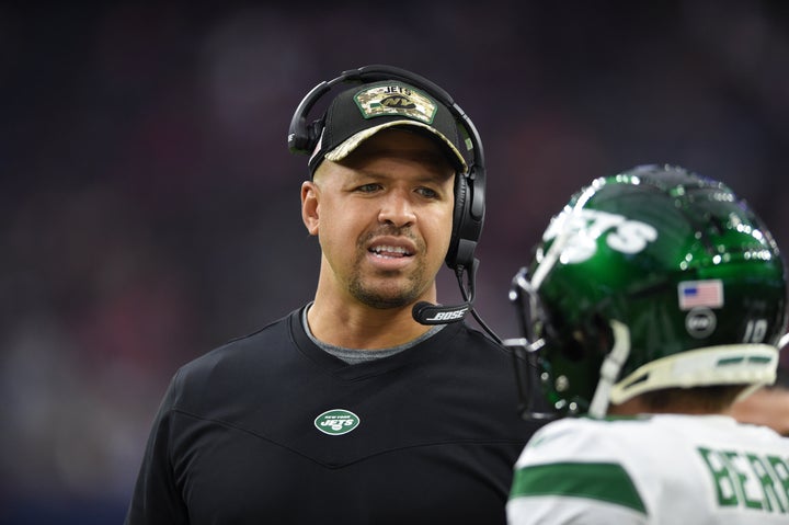 New York Jets assistant coach Miles Austin during a 2021 game.