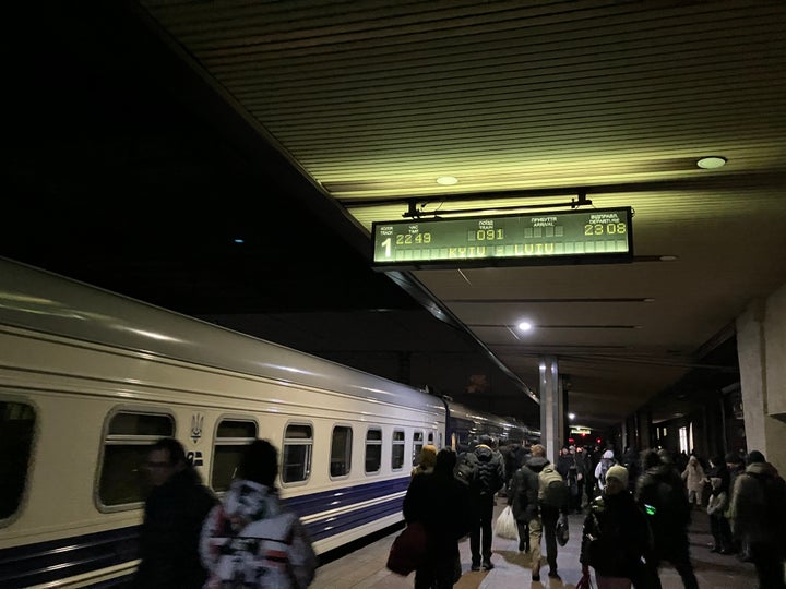 首都キーウと西部のリビウの行き来は夜行列車を利用している。片道８時間ほど