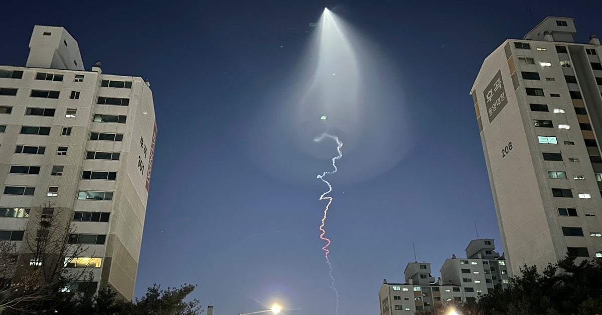 South Korea Causes UFO Scare With Unannounced Rocket Launch South Korea Causes UFO Scare With Unannounced Rocket Launch