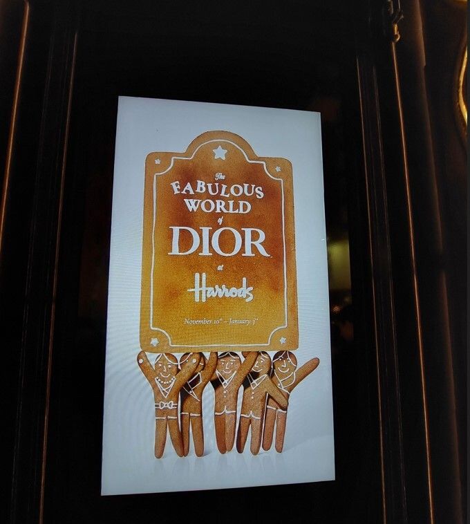 Από το αφιέρωμα στον οίκο Dior του πολυκαταστήματος Harrods