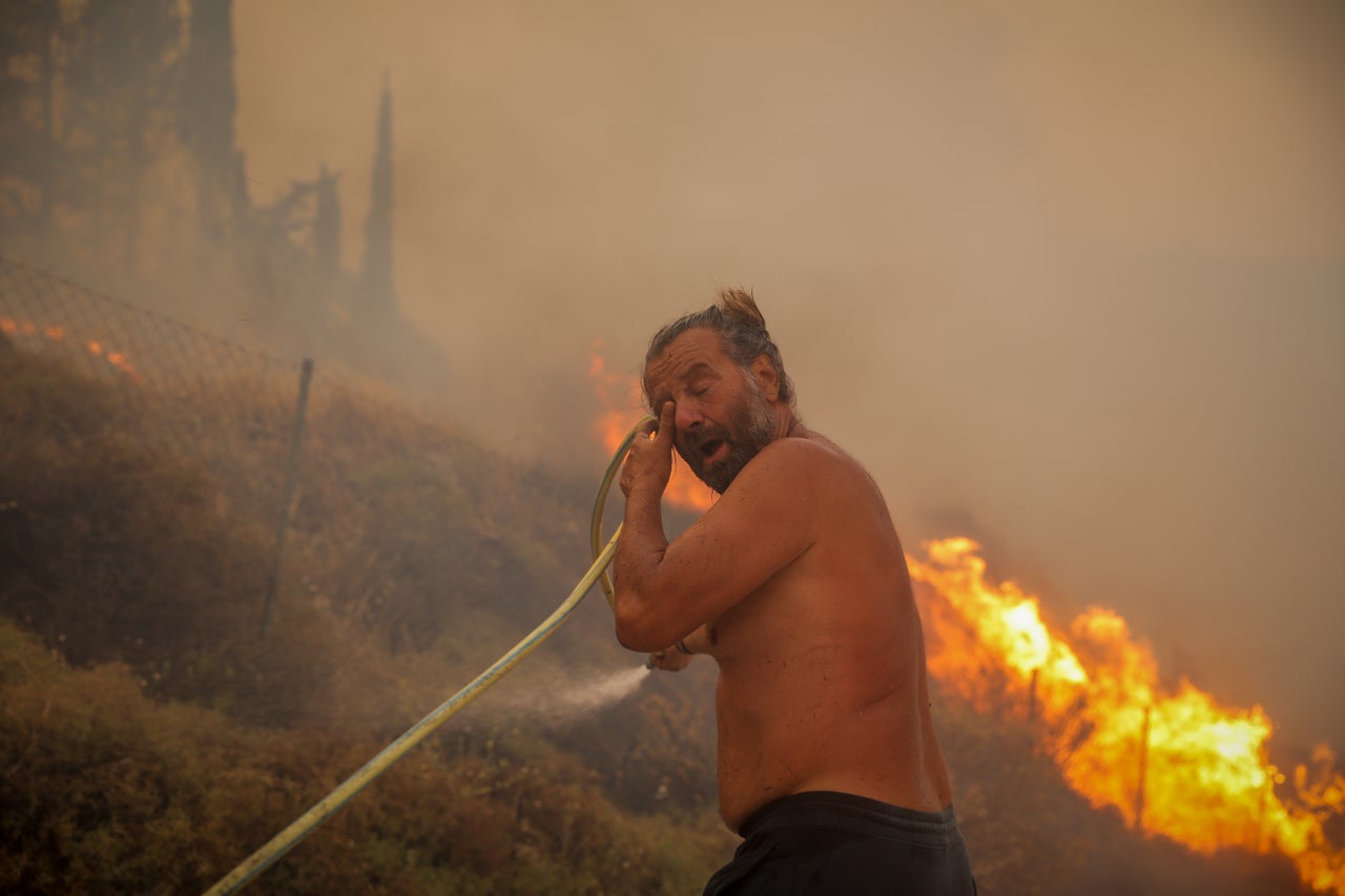 Οι καταστροφικές πυρκαγιές σε ένα ακόμη πύρινο καλοκαίρι.