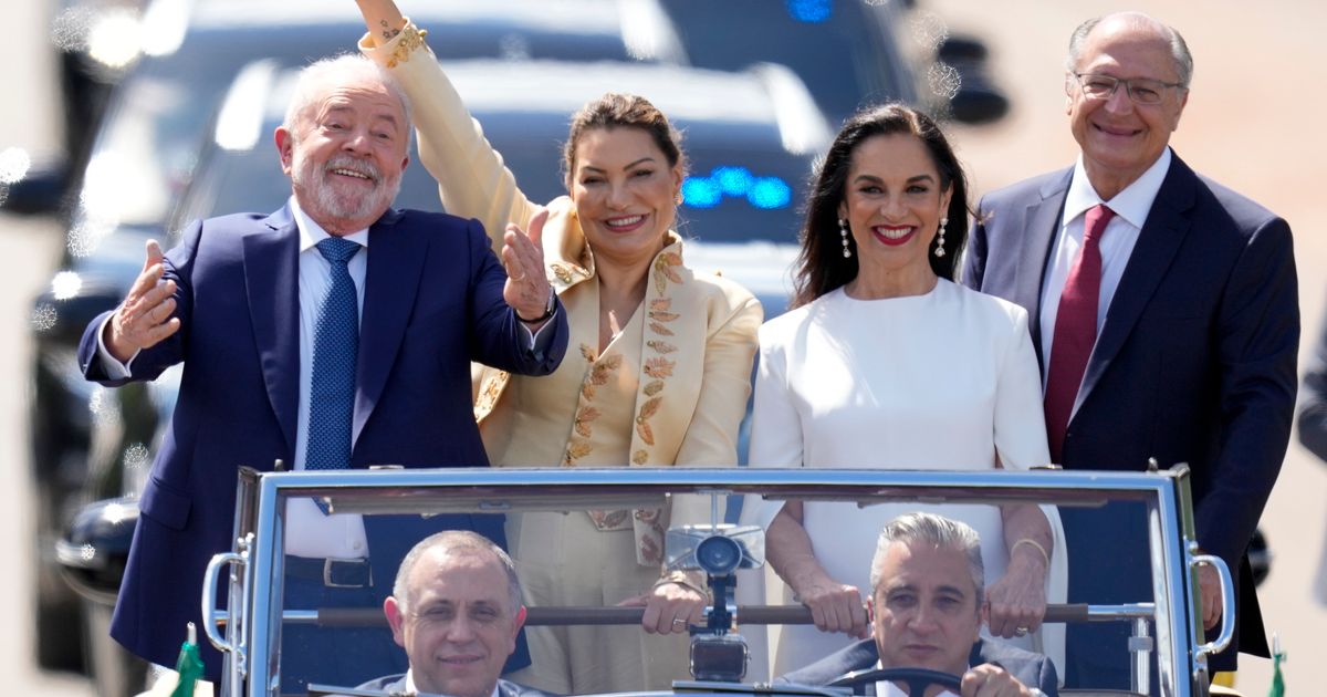 Lula prête serment en tant que président pour diriger le Brésil polarisé