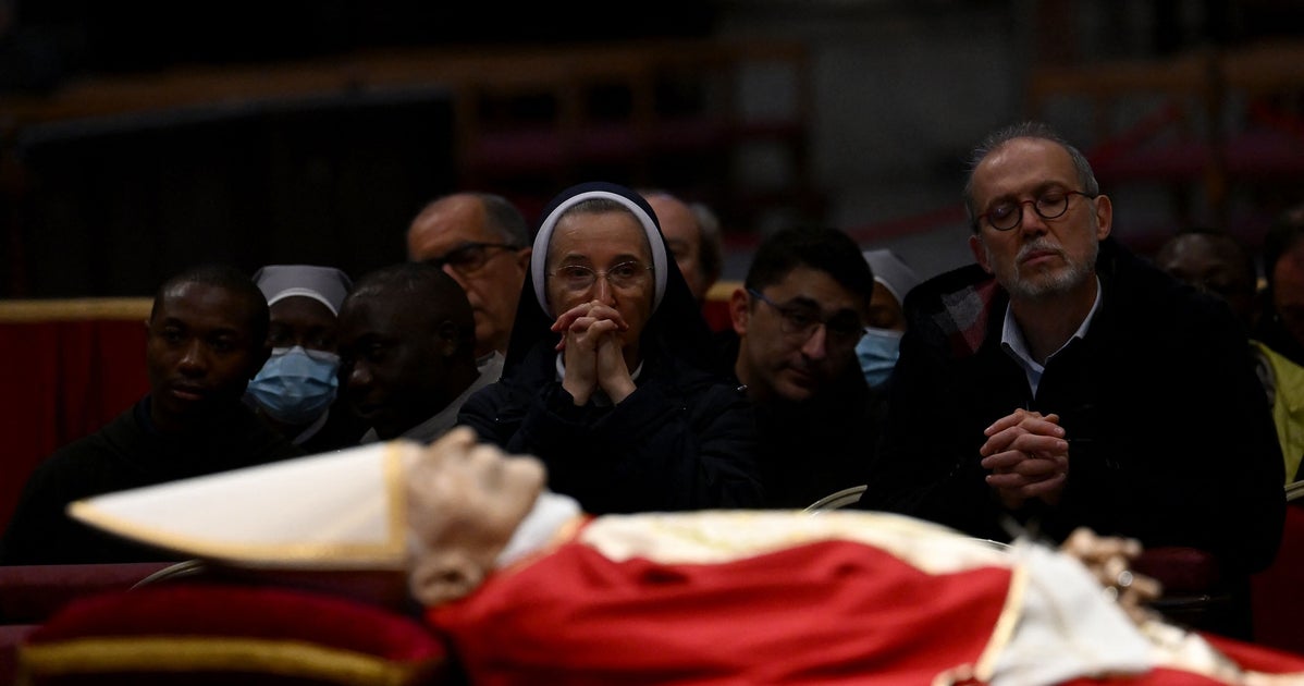 Tens Of Thousands View Benedict XVI's Body At Vatican
