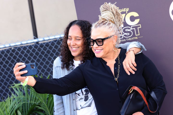 Las directoras Gina Prince-Bythewood (izquierda) y Kasi Lemmons en la proyección de la miniserie "Mujeres del Movimiento" el 9 de junio en Los Ángeles. Fueron dos de las únicas tres mujeres de color que dirigieron películas importantes en la taquilla estadounidense en 2022.