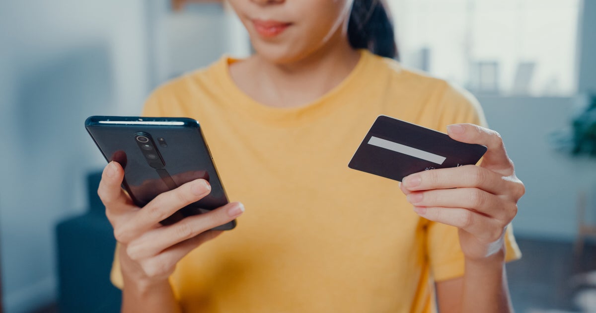 6 Signs You Have An Unhealthy Relationship With Money