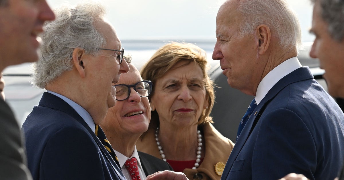 Joe Biden Joins Mitch McConnell To Tout Infrastructure In Kentucky - Vimarsana News