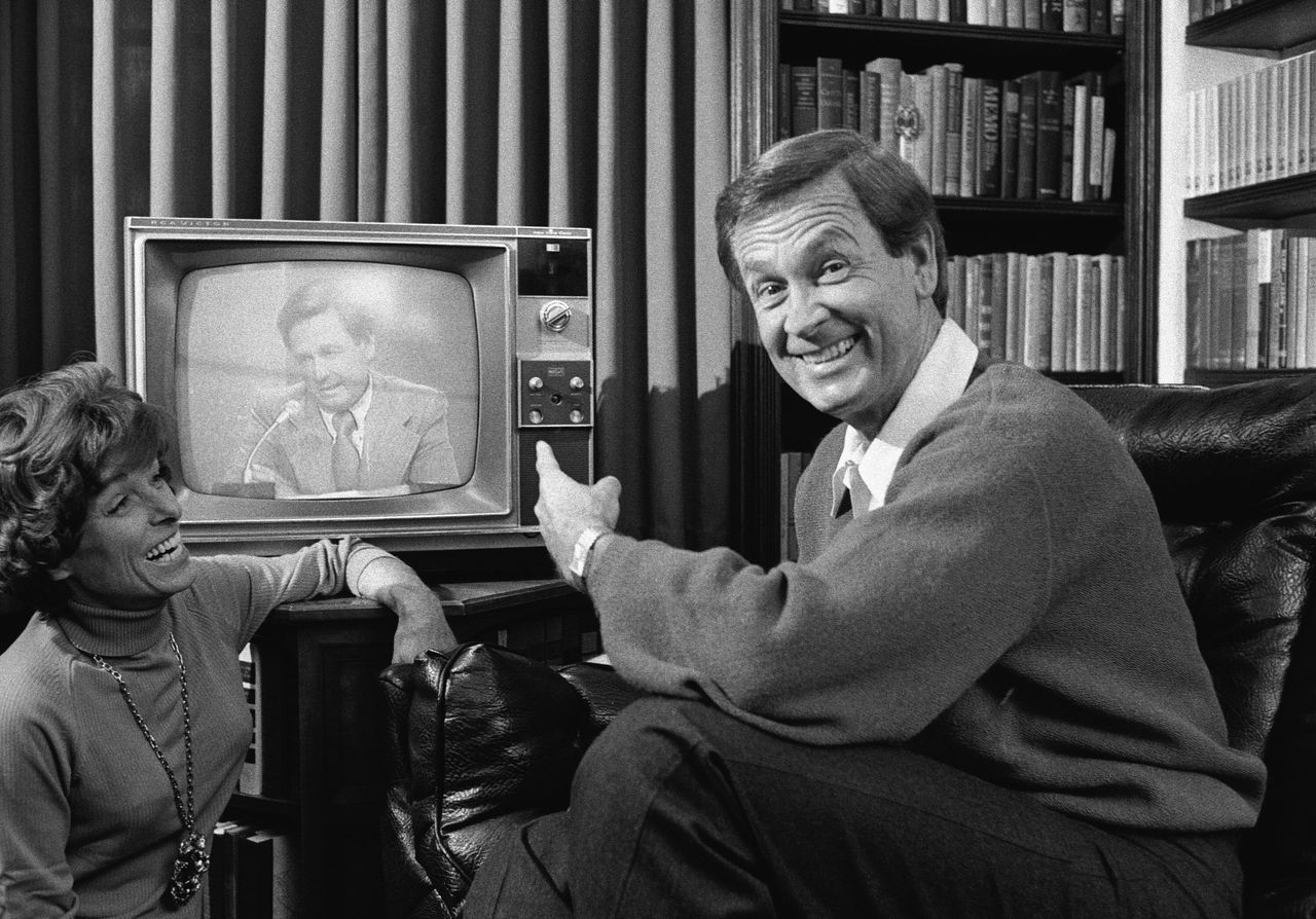 Barker points to himself on a television screen while Dorothy Jo Barker smiles on Nov. 4, 1977.