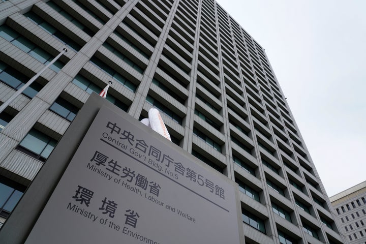 厚生労働省が入る中央合同庁舎第5号館＝2020年5月3日