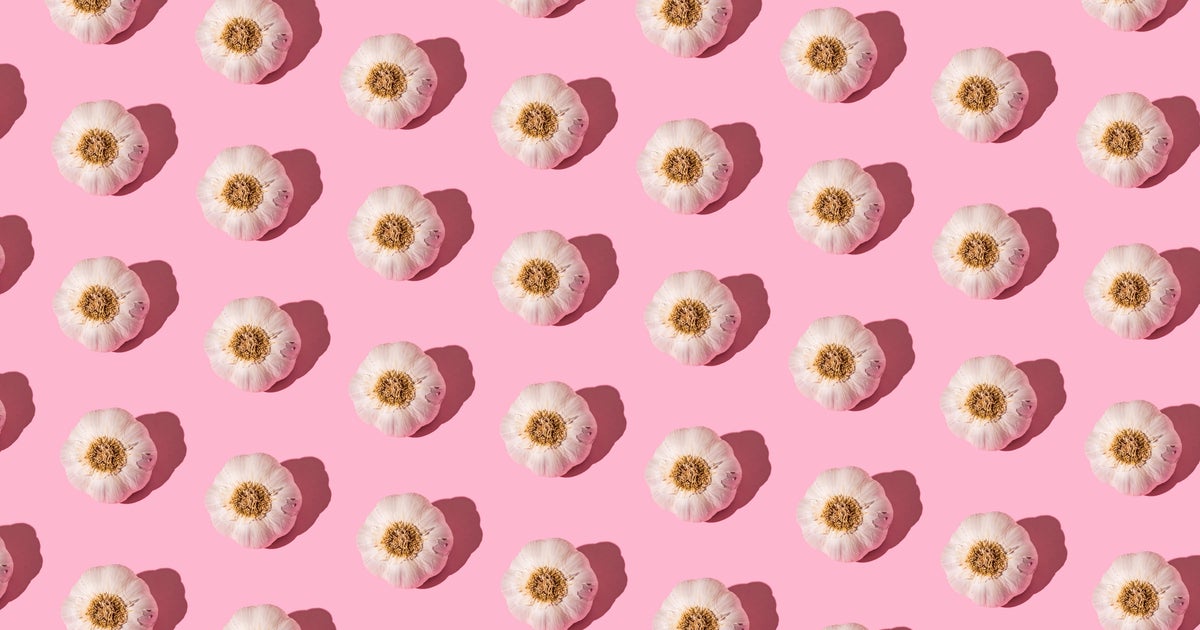 Try This Easy Way To Peel Garlic That Takes Just Seconds - Vimarsana News