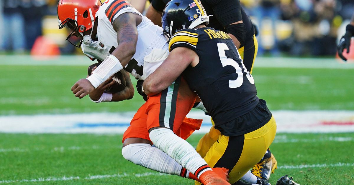 Steelers Celebrate Sack In 'Worst' Way By Pretending To Administer CPR