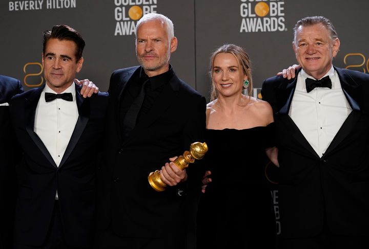 Ο Μάρτιν ΜακΝτόνα, δεύτερος από αριστερά, με τους πρωταγωνιστές της ταινίας του, Κόλιν Φάρελ, Κέρι Κόντον και Μπρένταν Γκλίσον (Photo by Chris Pizzello/Invision/AP)