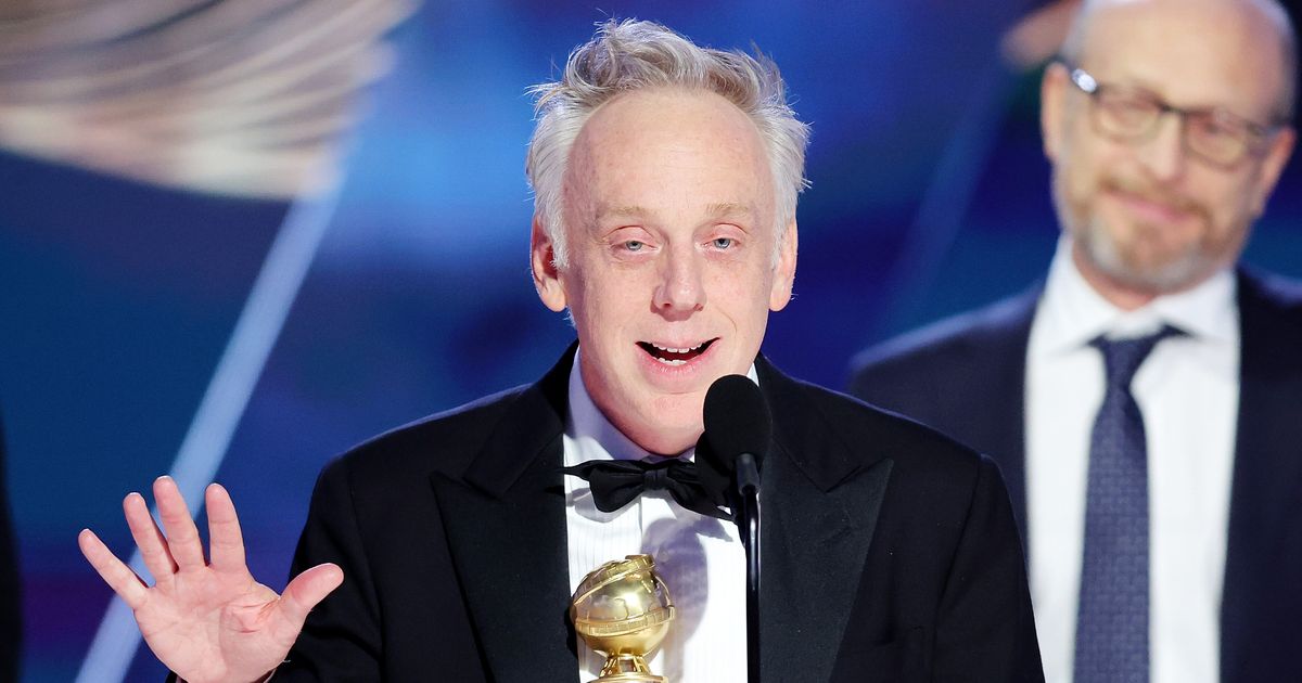 Il creatore di White Lotus Mike White fa un esilarante discorso da ubriaco dopo aver vinto i Golden Globes