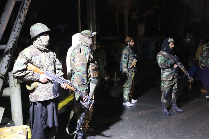 Η αστυνομία λαμβάνει μέτρα ασφαλείας μετά από μια τεράστια έκρηξη και πυροβολισμούς που αναφέρθηκαν έξω από το κτίριο του Υπουργείου Εξωτερικών του Αφγανιστάν στην πρωτεύουσα Καμπούλ, Αφγανιστάν στις 11 Ιανουαρίου 2023.