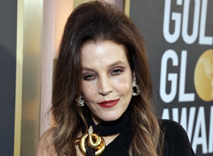 Lisa Marie Presley participando do Globo de Ouro Anual de 2023.