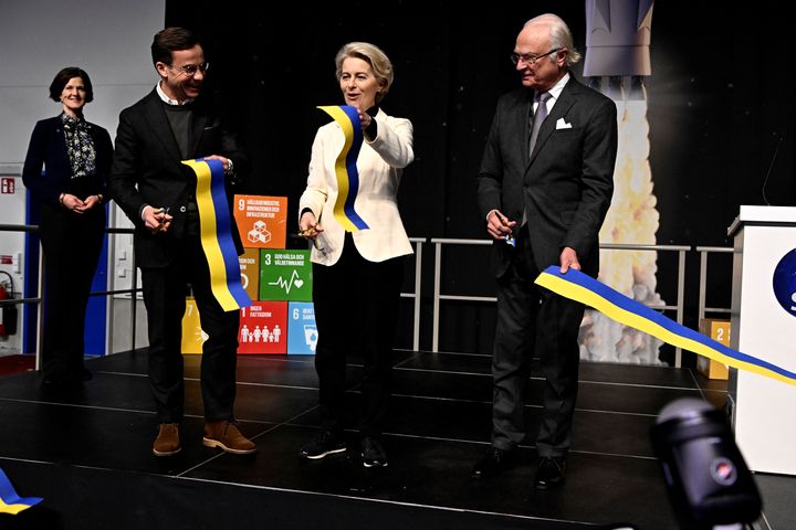Ο πρωθυπουργός της Σουηδίας, η πρόεδρος της Κομισιόν και ο Βασιλιάς της Σουηδίας εγκαινιάζουν το πρώτο κέντρο εκτόξευσης δορυφόρων της Ηπειρωτικής Ευρώπης.