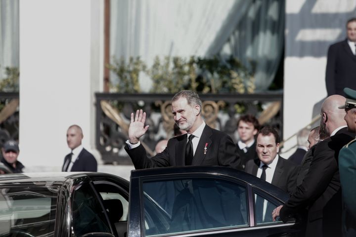 Αναχωρήσεις, από το ξενοδοχείο "Μεγάλη Βρετανία", προσκεκλημένων για την κηδεία του τέως βασιλιά Κωνσταντίνου, Δευτέρα 16 Ιανουαρίου 2022. (ΚΩΣΤΑΣ ΤΖΟΥΜΑΣ/EUROKINISSI)