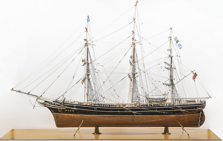 Το Κάτι Σαρκ (Cutty Sark) ήταν εμπορικό ιστιοφόρο πλοίο που κατασκευάστηκε στο Dumbarton της Σκωτίας το 1869. Το όνομα Cutty Sark σημαίνει «κοντό πουκάμισο» (short shirt) και προέρχεται από το σκωτσέζικο σατιρικό ποίημα του Robert Burns του 1790 με τίτλο Tam o’ Shanter, όπου o αγρότης Tam κρυφοκοιτάζει τη μάγισσα Nannie ντυμένη με μια κοντή πουκαμίσα (cutty-sark). Ήταν ένα από τα τελευταία και ταχύτερα πλοία που κατασκευάστηκαν προς το τέλος του 19ου αιώνα για τη μεταφορά τσαγιού από την Κίνα.