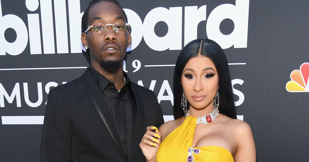 Cardi B & Offset Appear At Super Bowl 2022: Watch – Hollywood Life