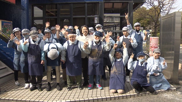 久遠チョコレートで働くスタッフたち