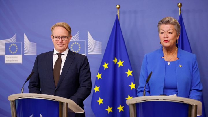 19 Ιανουαρίου 2022 Η Επίτροπος Εσωτερικών Υποθέσεων της Ε.Ε., Ίλβα Γιόχανσον μαζί με τον νέο επικεφαλής της Frontex Χανς Λέιτενς σε κοινή συνέντευξη Τύπου