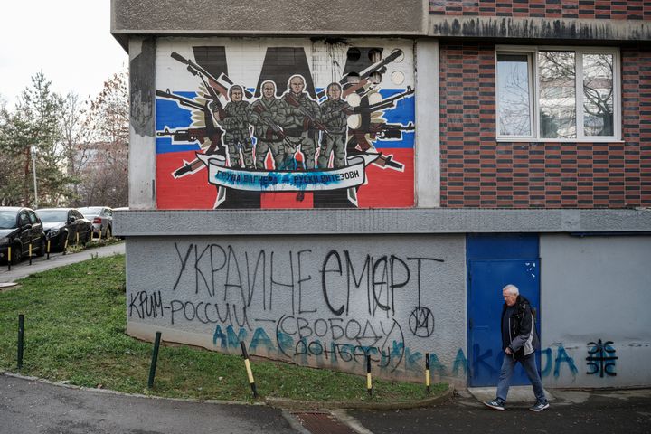 Μια τοιχογραφία που απεικονίζει την ιδιωτική στρατιωτική ομάδα Wagner σε ένα κτίριο κατοικιών στο Βελιγράδι, Σερβία, 18 Ιανουαρίου 2023