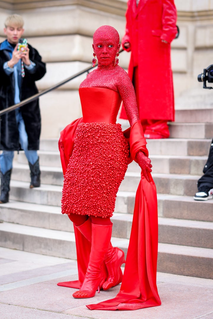 Doja Cat covered in 30,000 crystals at Paris Fashion Week: See the photos -  Good Morning America