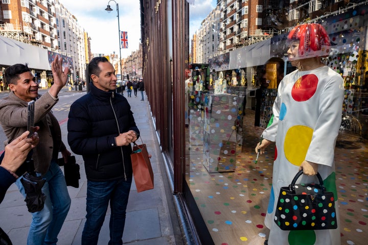 草間彌生コレクション、イギリス・ロンドン、ルイ・ヴィトンHarrodsデパート（1月13日）