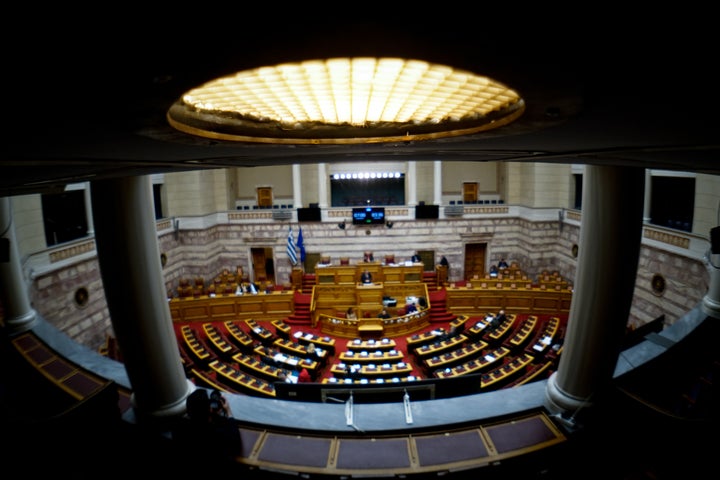 Συνεχίζεται στη Βουλή η συζήτηση της πρότασης δυσπιστίας