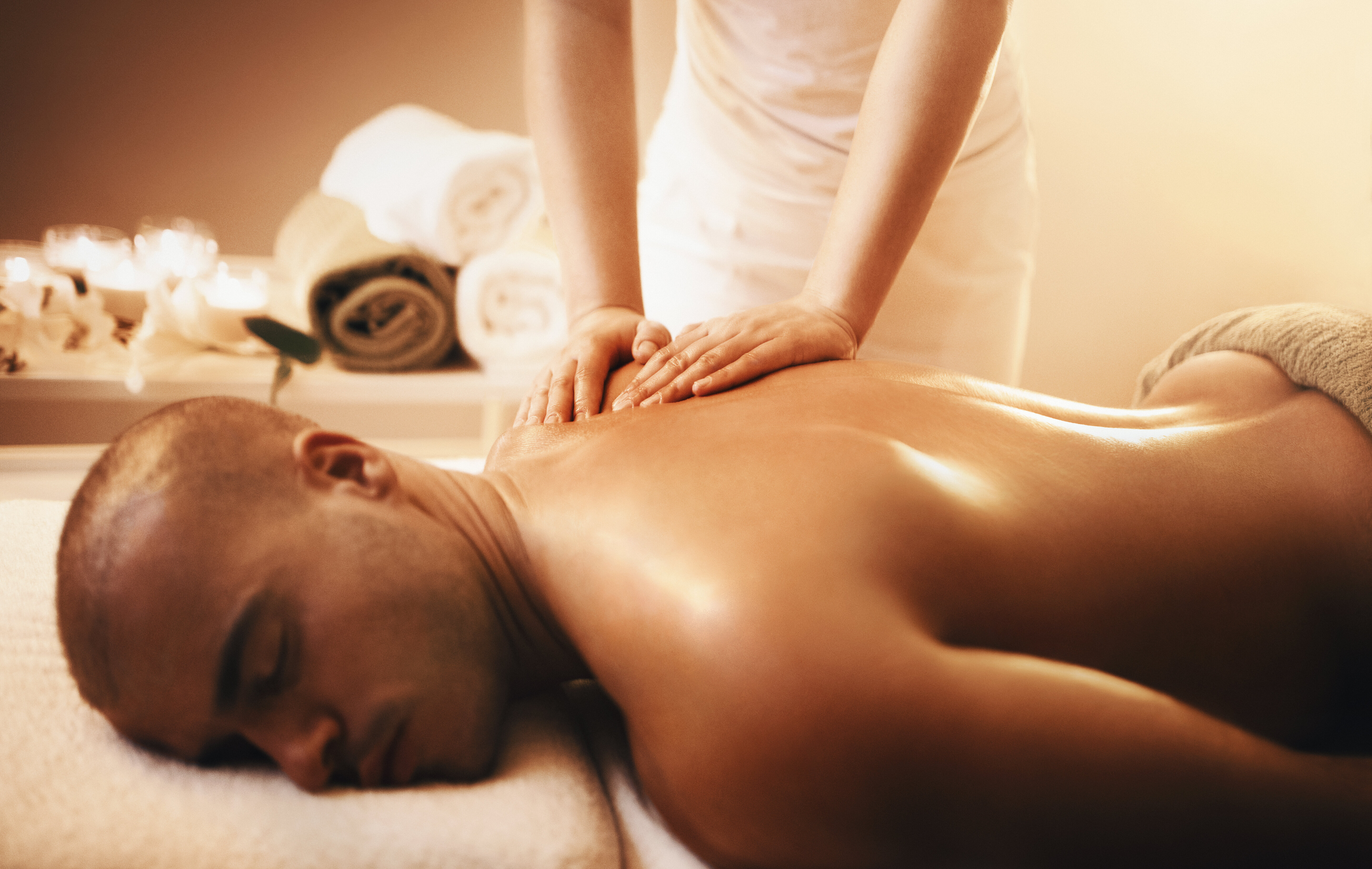Mp4 massage. Массаж релаксирующий для мужчин. Спа массаж для мужчин. Релакс массаж для мужчин. Массаж картинки.