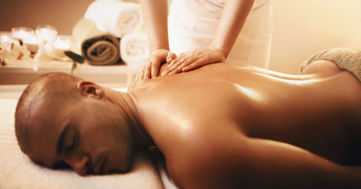 The Do's And Don'ts Of Getting A Massage, According To Massage Therapists