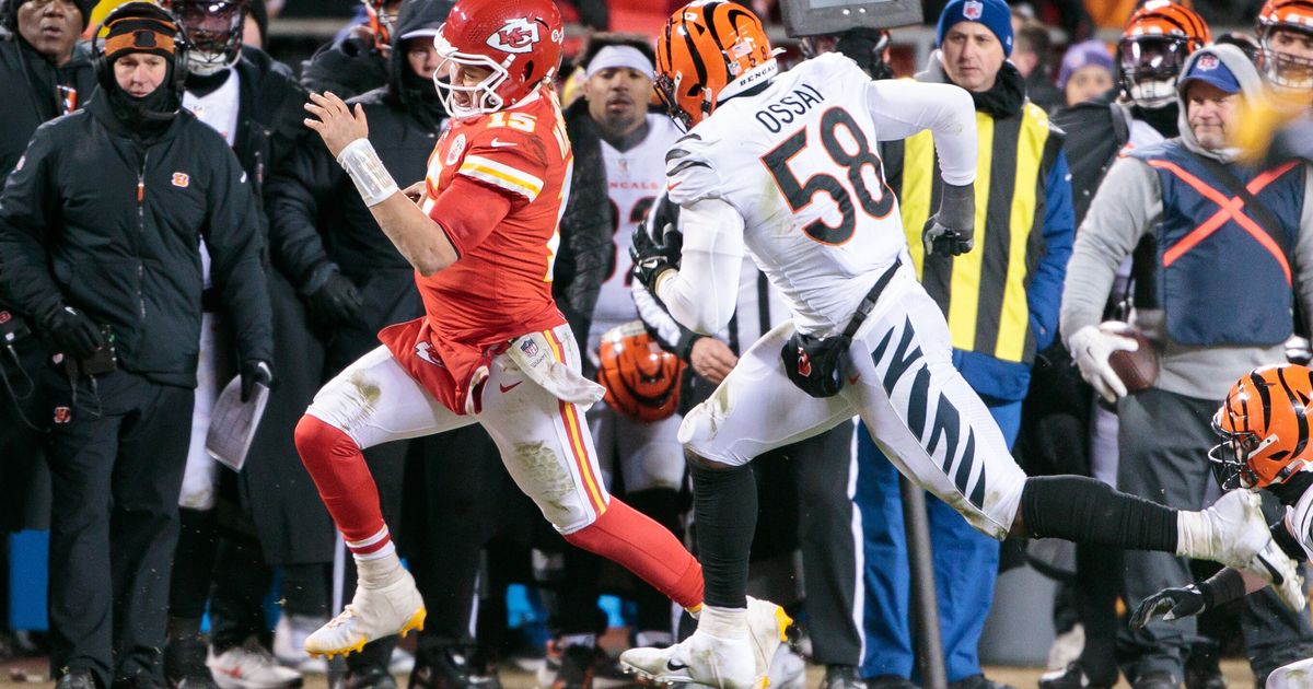 NFL coach says Patrick Mahomes 'flopped' on late hit that set up game-winning  field goal