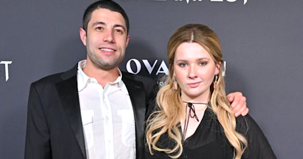 NextImg:Abigail Breslin Gets Married And The Reception Looks Pretty Darn Fancy