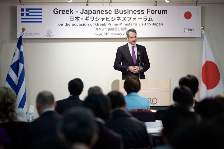 Ο Κυριάκος Μητσοτάκης κατά τον χαιρετισμό του στο φόρουμ επιχειρηματικότητας στο Τόκιο