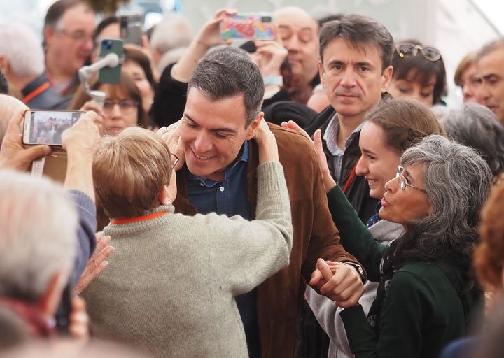 Βαγιαδολίδ, Ισπανία. Εδώ ο Σάντσεθ «εν δράσει» σε προεκλογική περιοδεία. (Photo By Photogenic/Claudia Alba/Europa Press via Getty Images)