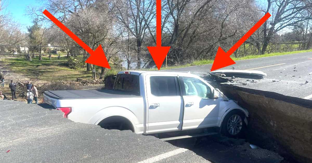 NextImg:Drivers Ignore Roadblock Signs For Sinkhole And It Does Not End Well