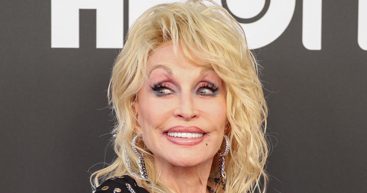 NextImg:Dolly The Vampire Slayer? 'Buffy' Star Spills On Country Icon's Role In Series