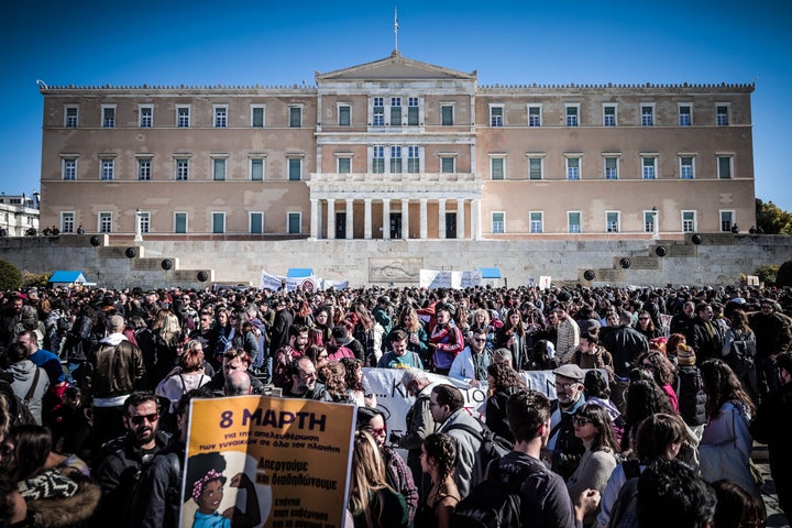 Συγκέντρωση διαμαρτυρίας των καλλιτεχνών στην πλατεία Συντάγματος, Πέμπτη 2 Φεβρουαρίου 2023.