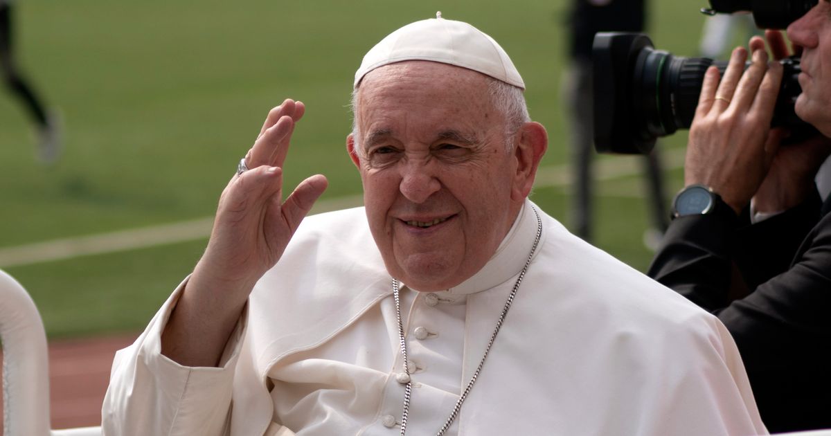 Pope Francis Seems To Extol Virtues Of Middle Finger In Now-Deleted Tweet