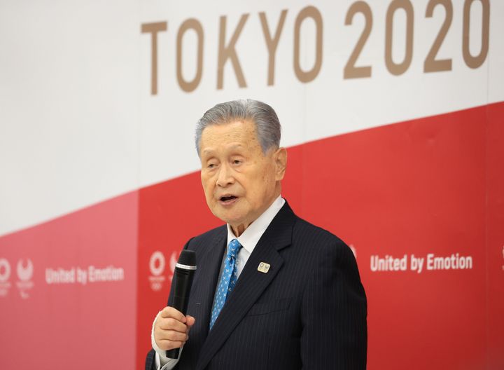 2021年2月12日、東京都内で行われた会議で東京オリンピック（五輪）・パラリンピック大会組織委員会会長の辞任を表明する森喜朗氏