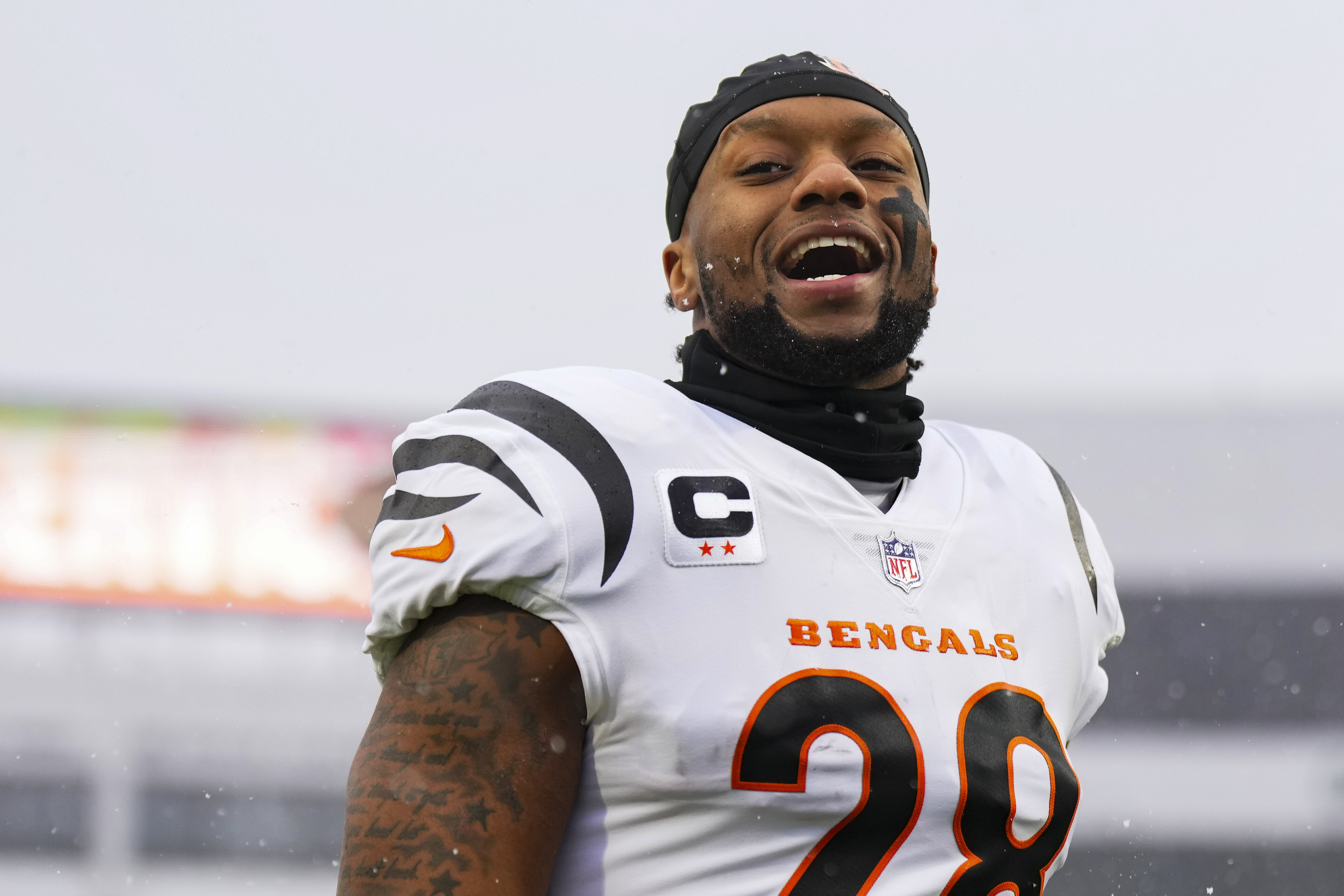 Bengals Star Joe Mixon Charged In Warrant For Allegedly Pointing A Gun ...