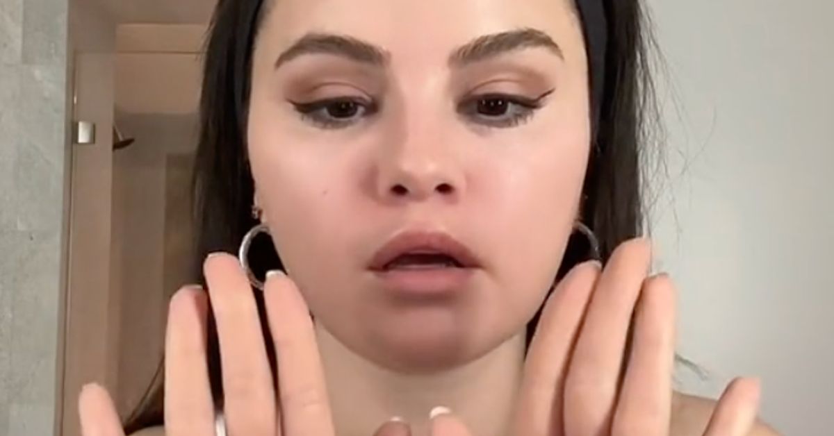 selena-gomez-schools-tiktok-users-mocking-her-shaky-hands-huffpost-uk