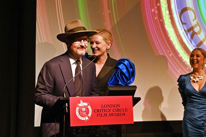 Τοντ Φιλντ και Κέιτ Μπλάνσετ στην απονομή του Βραβείου Καλύτερης Ταινίας στα 43α Βραβεία της Ένωσης Κριτικών Λονδίνου, Κυριακή 5 Φεβρουαρρίου 2023. (Photo by David M. Benett/Dave Benett/Getty Images)