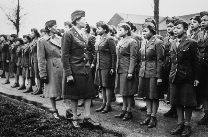 Επιθεώρηση της μονάδας στο Μπέρμιγχαμ, Αγγλία, 15 Φεβρουαρίου 1945. (Photo by Archive Photos/Getty Images)