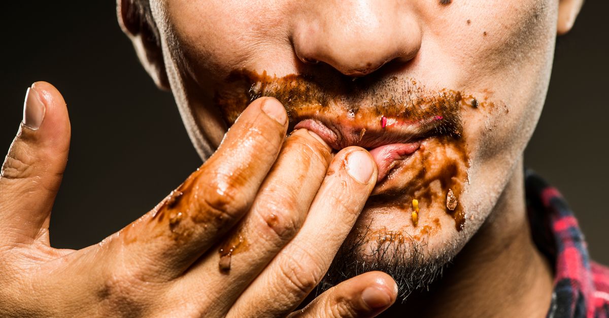 NextImg:Do Your Partner's Disgusting Eating Habits Drive You Crazy? Read This.