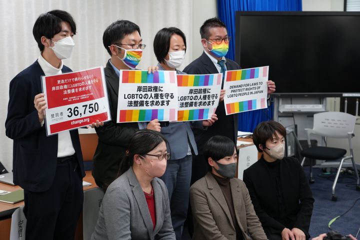 岸田政権にLGBT当事者への法整備を求めた会見（2月7日、厚生労働省）