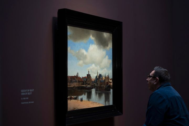 «Άποψη του Ντελφτ», Rijksmuseum, Άμστερνταμ, Δευτέρα, 6 Φεβρουαρίου 2023. (AP Photo/Peter Dejong)